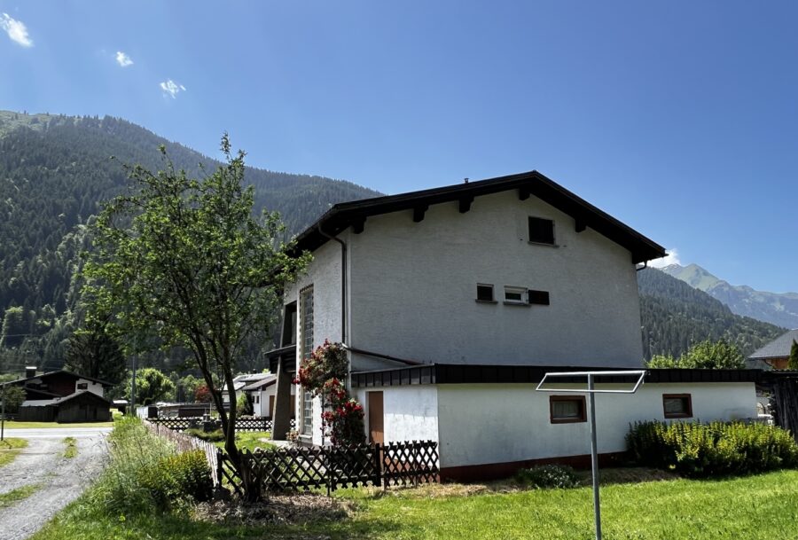 Ansicht Norden (Garage) - Haus | 6 Zimmer | Gortipohl | Kauf