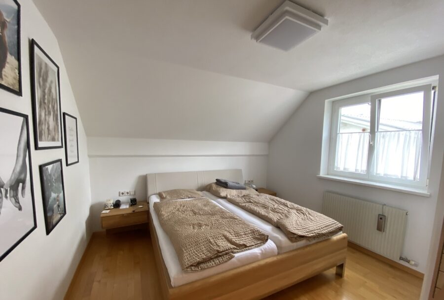 Schlafzimmer - Zweiparteien Wohnhaus | Rohrbach | zentrale Ruhelage